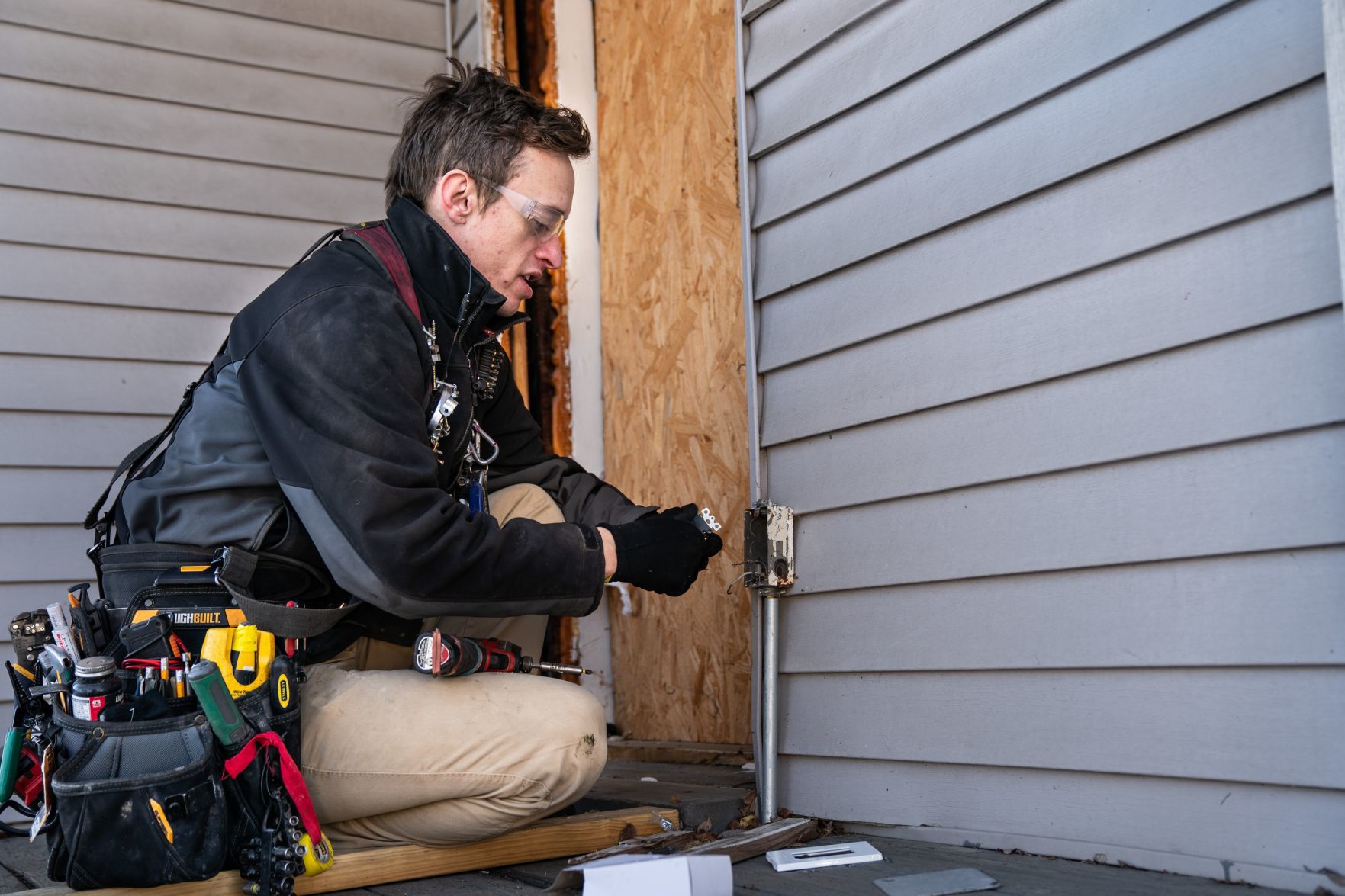 Electrician helps Walnut Park West resident